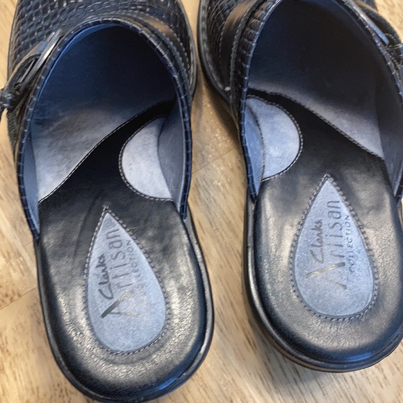 Beautiful Clarks Artisan collection black woven - Picture 8 of 10